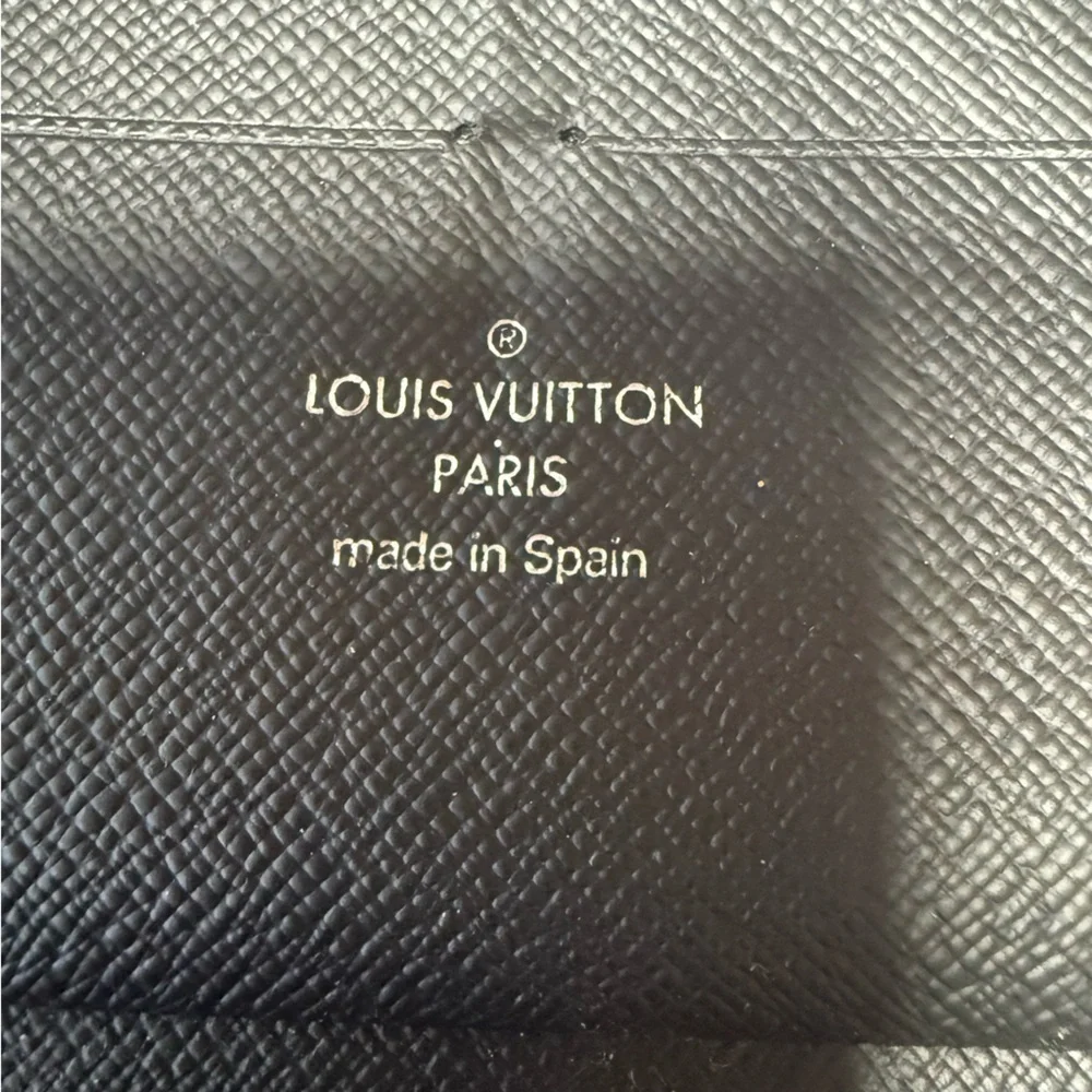 Louis Vuitton Taiga Leather Zippy Organizer